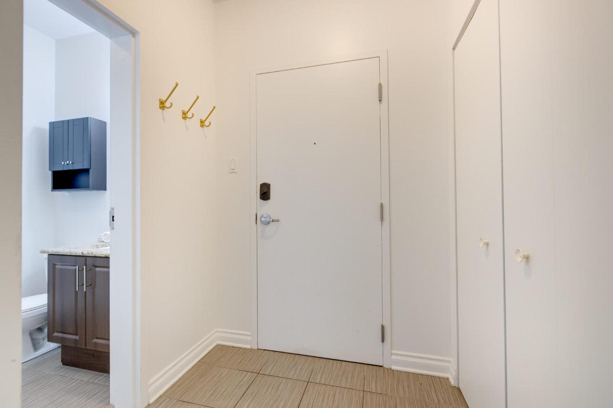 Апартаменты M11 - Stylish & Cozy 2Bdr In Plateau Монреаль Экстерьер фото