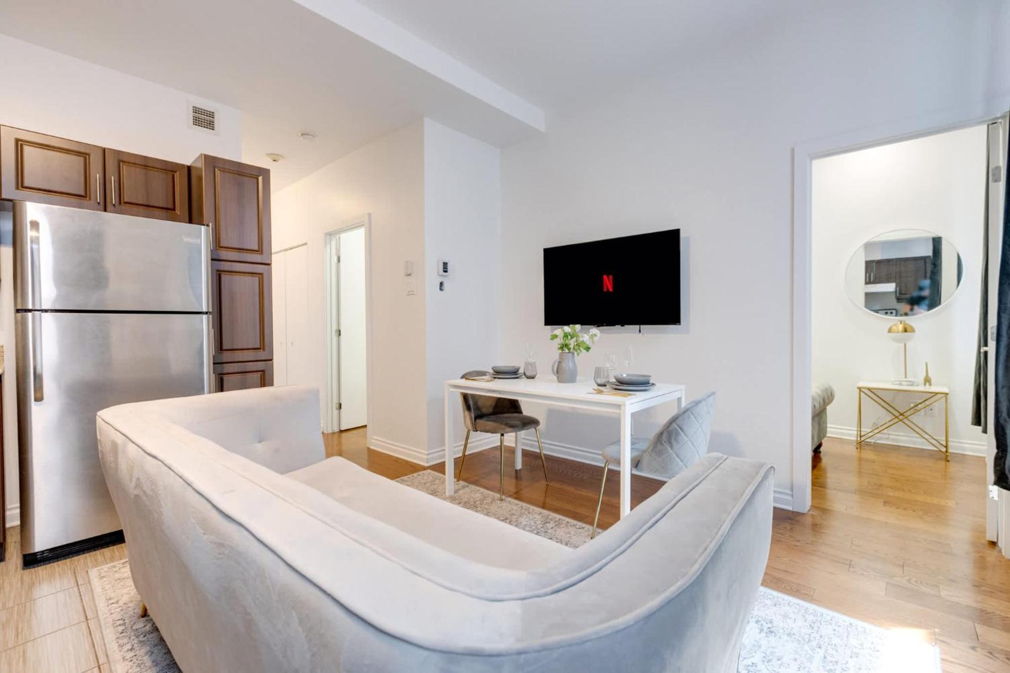 Апартаменты M11 - Stylish & Cozy 2Bdr In Plateau Монреаль Экстерьер фото