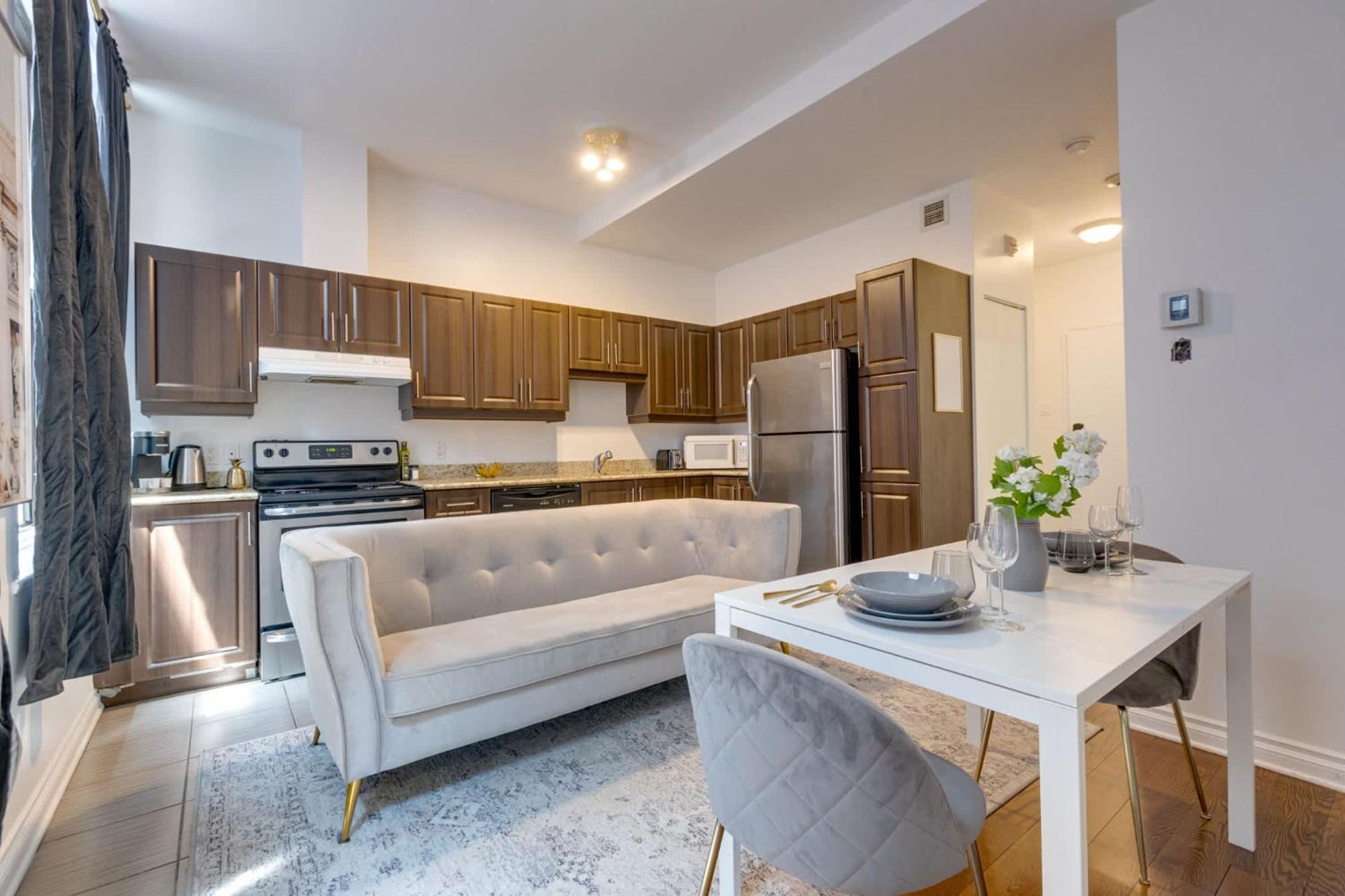 Апартаменты M11 - Stylish & Cozy 2Bdr In Plateau Монреаль Экстерьер фото